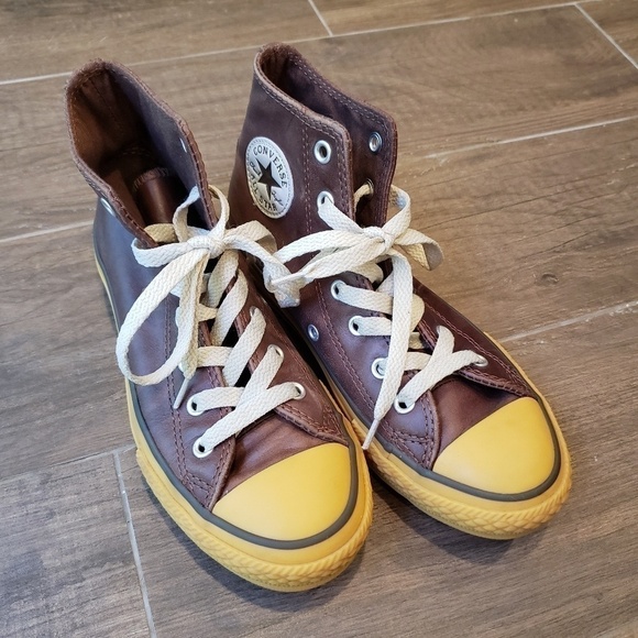 Converse Leather High Top Chuck Youths 2 - Picture 1 of 9